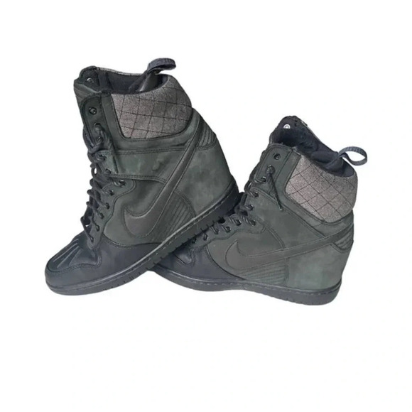 2013 Nike Dunk Sky High Womens US 8.5, UK 6 Black Gray Suede Wedge Sneaker Boot - Picture 1 of 13